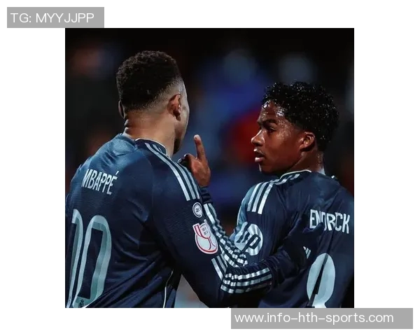 阿斯报称皇马巴萨争抢阿贾克斯19岁中场新星布尼达